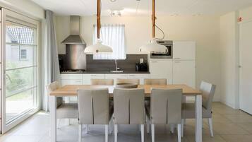 Villa | Dining
