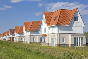 A row of modern houses with red-tiled roofs and white exteriors. - Villa in Cadzand-bad Near North Sea Coast (Cadzand-Bad)