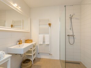 Apartment | Bathroom