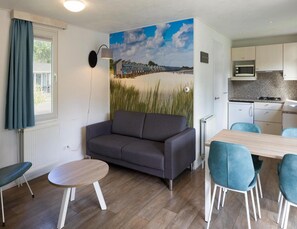 Living room - Cozy Chalet w/ Terrace (Kamperland)