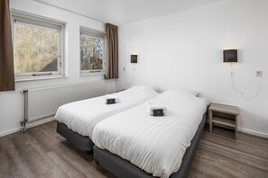 House | 4 bedrooms, individually furnished - Restyled Bungalow With 2 Bathrooms, Near the Beach (Noordwelle)