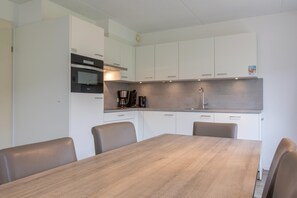 House | Dining - Restyled Bungalow With 2 Bathrooms, Near the Beach (Noordwelle)