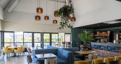 Restyled Bungalow With 2 Bathrooms, Near the Beach