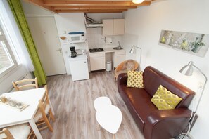 Living room - Cozy Apartment near Sea in Bergen aan Zee (Bergen aan Zee)