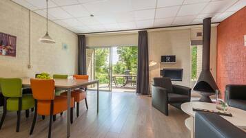 Bungalow | Living room | TV