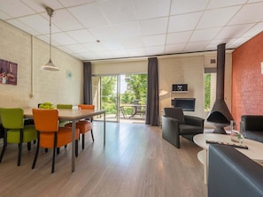 Bungalow | Living room | TV - Well-kept Bungalow With Fireplace Near Valkenburg (Walem)