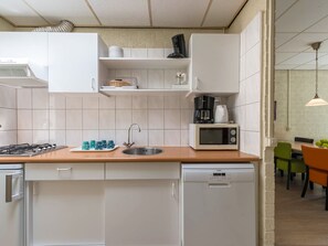 Private kitchen - Well-kept Bungalow With Fireplace Near Valkenburg (Walem)