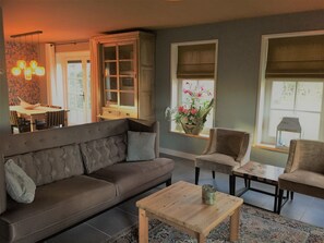 Living room - Lush Villa with Hot Tub, Private Fenced Garden in Hippolytushoef (Hippolytushoef)