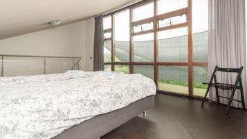 House | 2 bedrooms, individually furnished, iron/ironing board, bed sheets