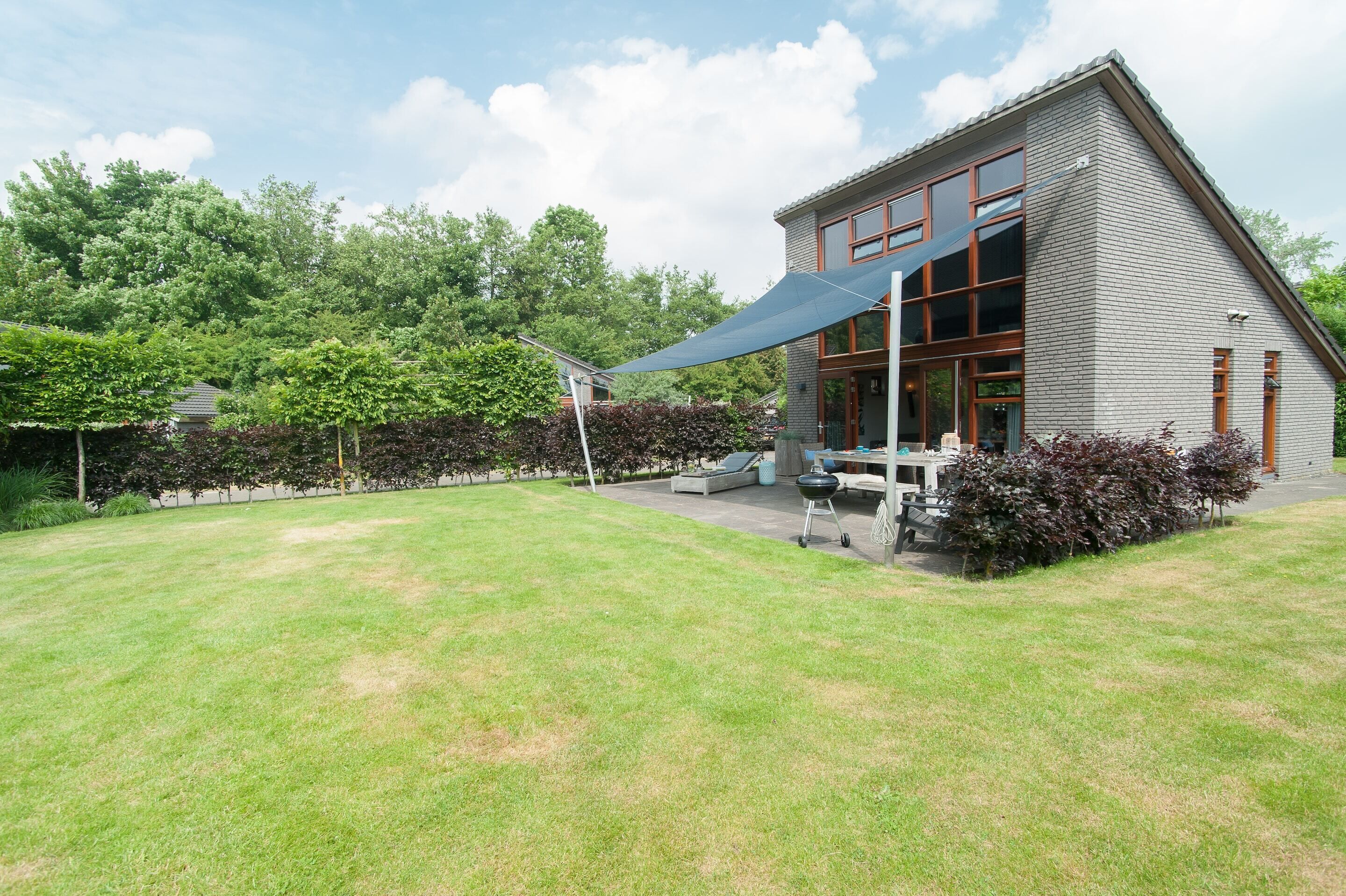 House | Taman