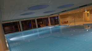 Outdoor pool - Comfortable Apartment With Adishwasher, in Twente (Enschede)