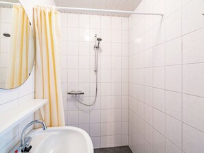 Bathroom - This Apartment Farm is Located in Havelte (Havelte)