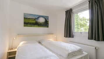 Chalet | 2 bedrooms, individually furnished, bed sheets
