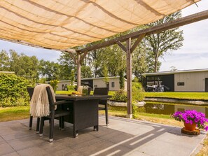 Chalet | Property amenity - Sunlit Chalet by the Pond (Lochem)