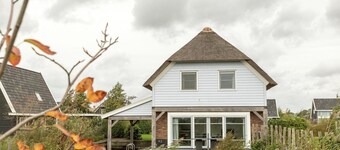 วิลลาสวยพร้อมท่าเรือ ตั้งอยู่ใน กีธูร์น