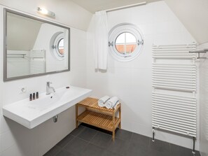 Bathroom - Detached Villa With two Bathrooms Near the Sea (Cadzand-Bad)