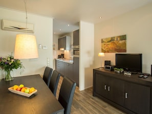 Chalet | Dining - Relaxing Chalet Retreat (Hoge Hexel)