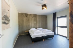 House | 3 bedrooms, bed sheets - Holiday Home in Vrouwenpolder Near Beach (Vrouwenpolder)