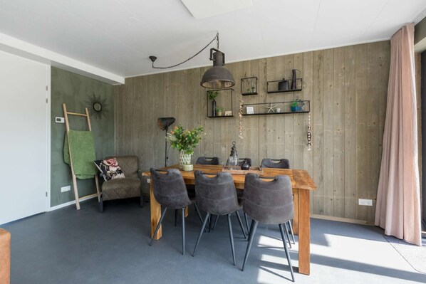 Dining - Holiday Home in Vrouwenpolder Near Beach (Vrouwenpolder)