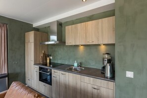Private kitchen - Holiday Home in Vrouwenpolder Near Beach (Vrouwenpolder)