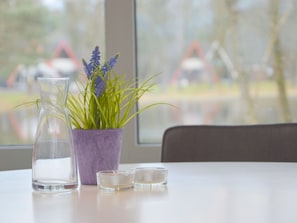 Dining - Splendid Holiday Home in Limburg Amid the Lush Forest (Stramproy)