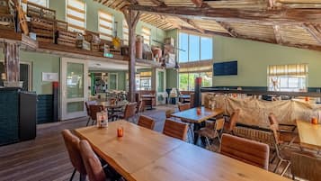 Bungalow | Dining