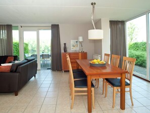 House | Dining - Villa With Lake Views (Heel)