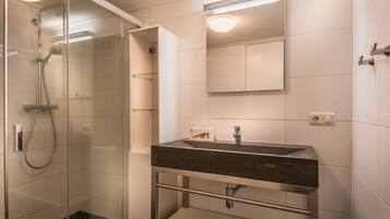 Apartment | Bathroom | Shower, towels