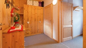 4 chambres, lits bébé, ameublement personnalisé, draps fournis