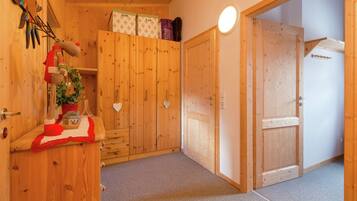 4 bedrooms, individually furnished, cots/infant beds, bed sheets