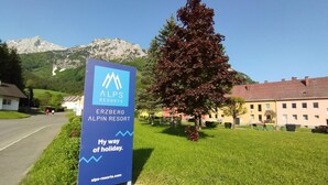 A sign for Erzberg Alpina Resort with a mountainous backdrop. - Lush Apartment in Styria With Infrared Sauna (Eisenerz)
