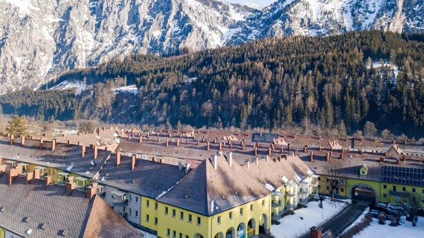 A town with traditional buildings and a mountainous backdrop. - Lush Apartment in Styria With Infrared Sauna (Eisenerz)