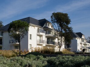 Exterior - Marine Apartment With Dishwasher in Harbor Town (Pornichet)