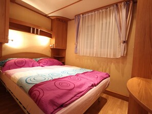 Casa rodante | 2 habitaciones, muebles diferentes y ropa de cama 