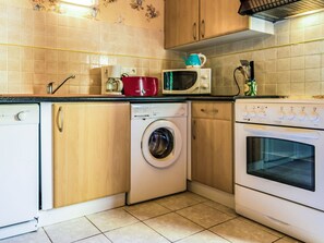 House | Private kitchen - Holiday Home With Swimming Pool (Salignac-Eyvignes)