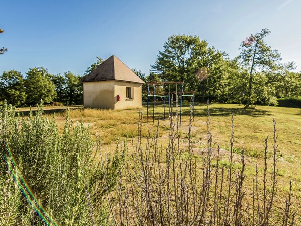 Garden - Holiday Home With Swimming Pool (Salignac-Eyvignes)