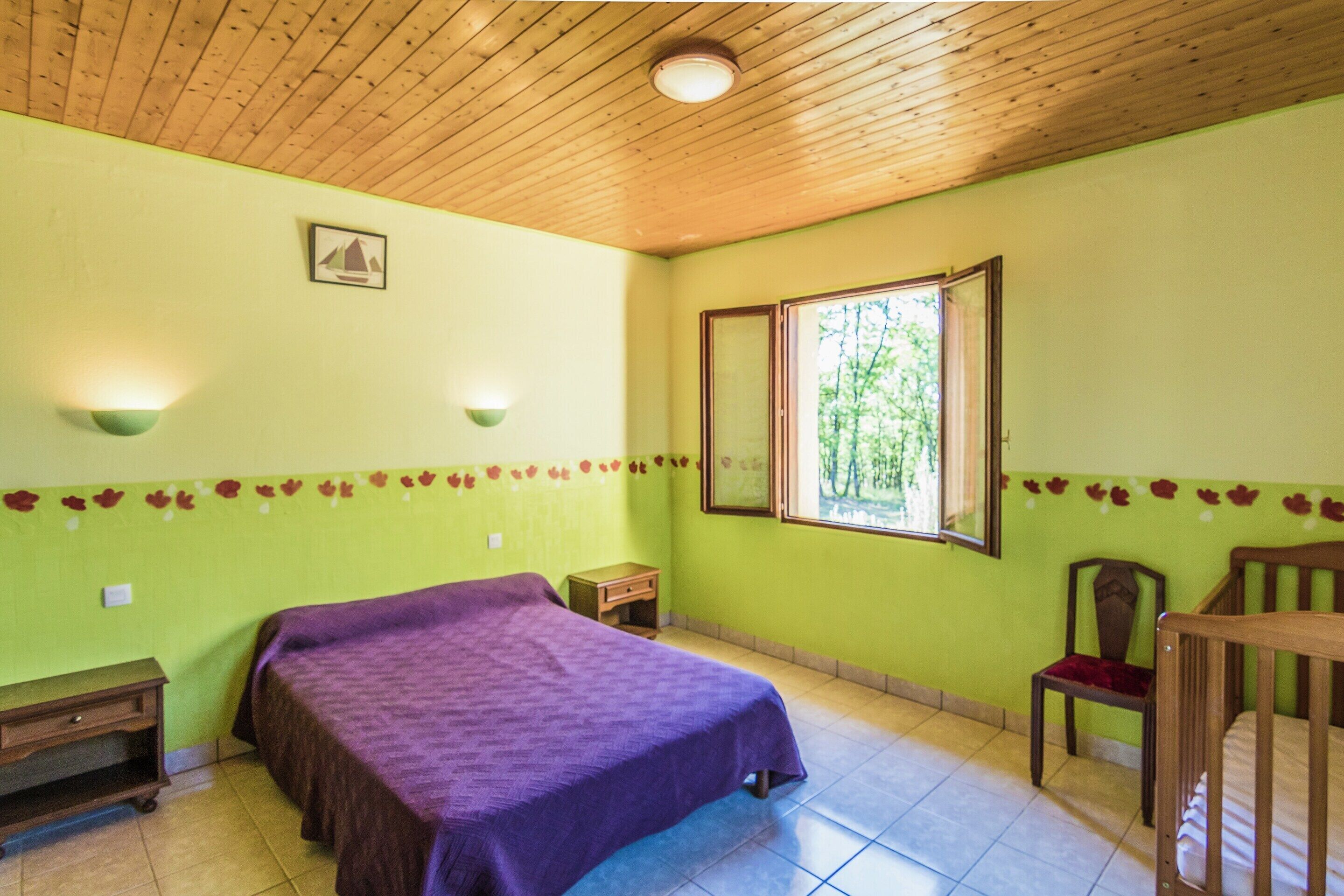 House | 2 bedrooms, individually furnished, iron/ironing board, bed sheets