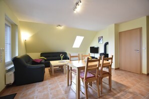 Living room - Idyllisches Ferienhaus mit Uberdachter Terrasse (Zierow)