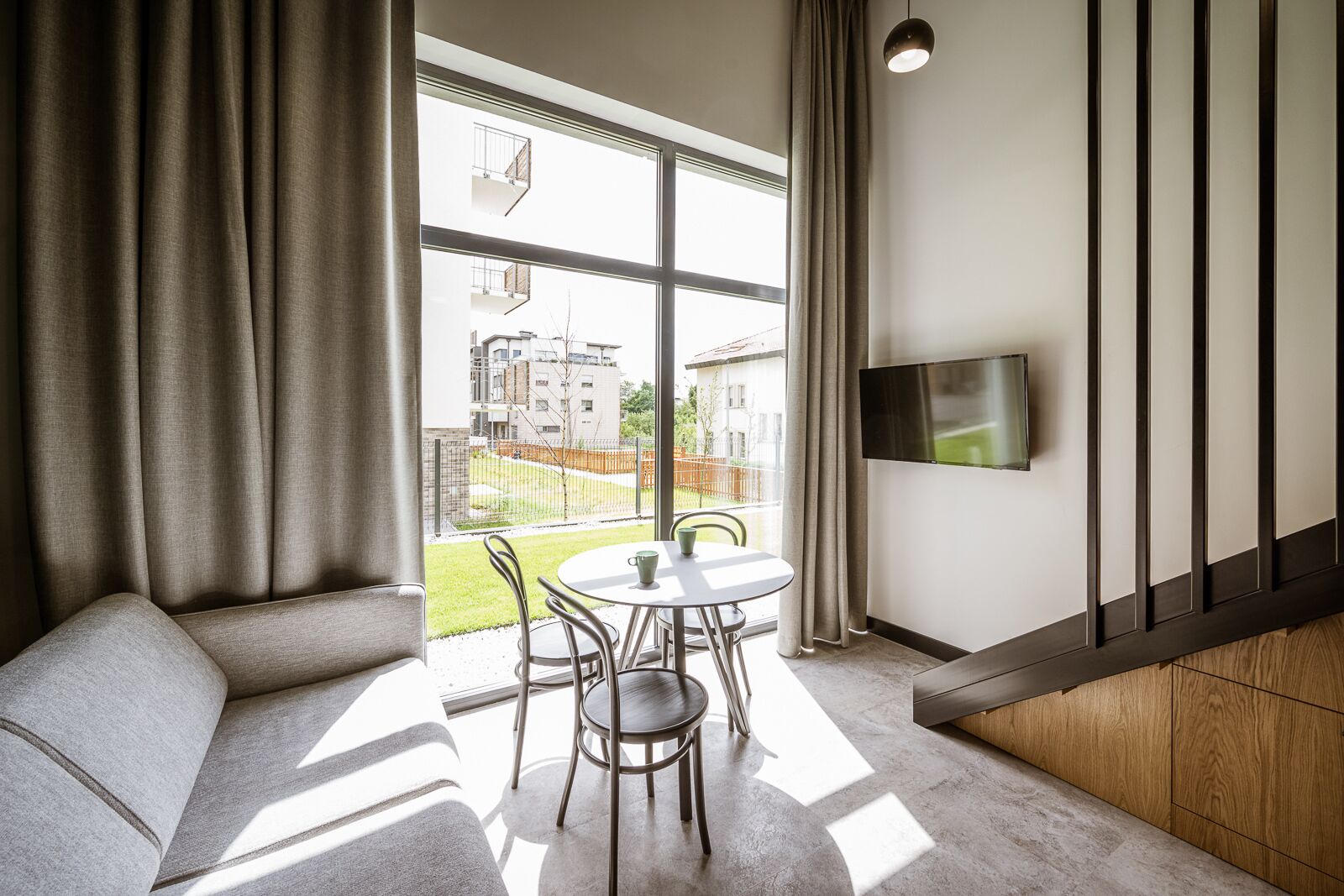 Executive Studio | Living room | Flat-screen TV