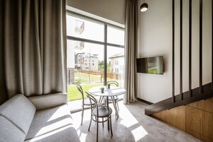 行政开间 | 客厅 | 平板电视