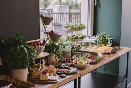 Daily cooked-to-order breakfast for a fee. TOP Garden Aparthotel