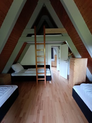 Rumah | 2 kamar tidur dan dilengkapi dengan perabotan berbeda-beda