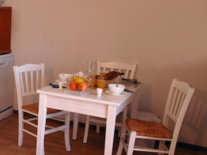 Dining - Well-kept and Cozy Apartment on the Atlantic Coast (Le Verdon-sur-Mer)