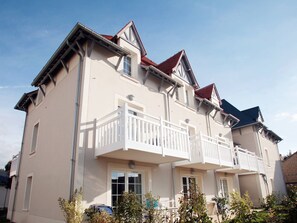 Exterior - Apartment in Cabourg Near Beaches (Cabourg)