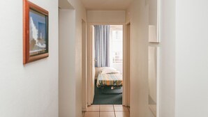 2 bedrooms, cots/infant beds, bed sheets - Tidy Apartment, Located in the Town of Roche-posay (La Roche-Posay)