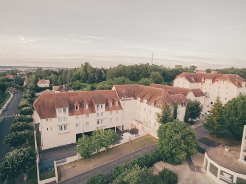 Tidy Apartment, Located in the Town of Roche-posay