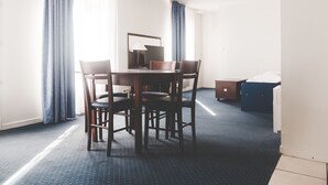 Dining - Tidy Apartment, Located in the Town of Roche-posay (La Roche-Posay)