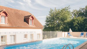 Outdoor pool - Tidy Apartment, Located in the Town of Roche-posay (La Roche-Posay)