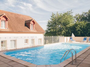 Outdoor pool - Tidy Apartment, Located in the Town of Roche-posay (La Roche-Posay)