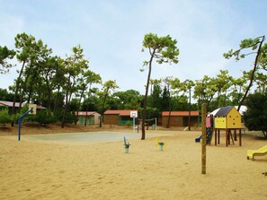 Sports court - Cozy Wooden Chalet With a Covered Terrace in the Vendée (Saint-Hilaire-de-Riez)